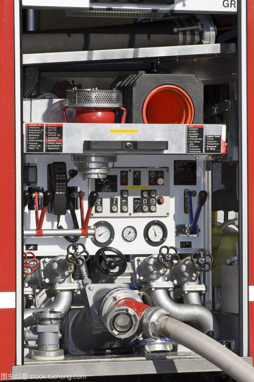 Fire brigade,消防車(chē),fire engine,manometer,pressure reading,電話(huà),telephone,phone,inside,電子產(chǎn)品,electronics,工程學(xué),engineering,室內(nèi),interior,開(kāi)關(guān),switch,水泵,pump,Scale,indication,廣告,advertisement,Feuerwehrfahrzeug,feuerwehrausr?stung,pumpautomat,Drehrad,drehr?der,verschlu